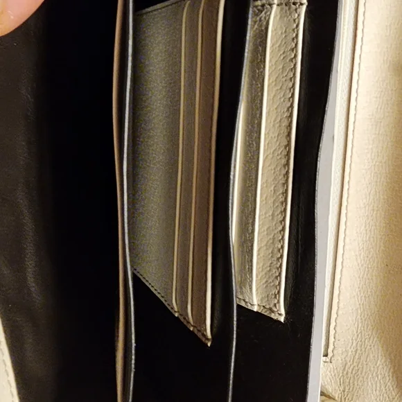 Gucci Cream Chain & Charm Foldover Wallet - Picture 12 of 16